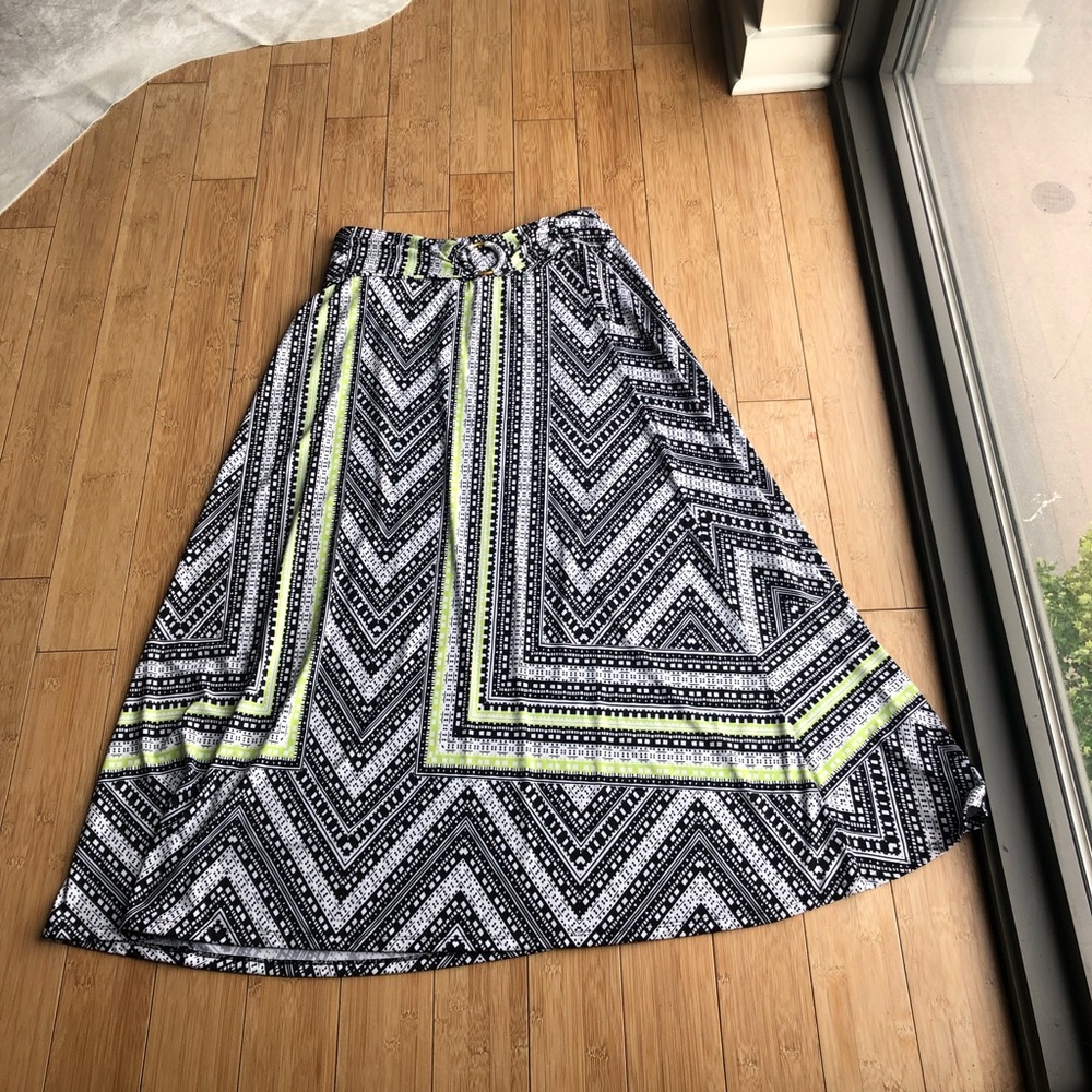 Full length skirt; stretching waist